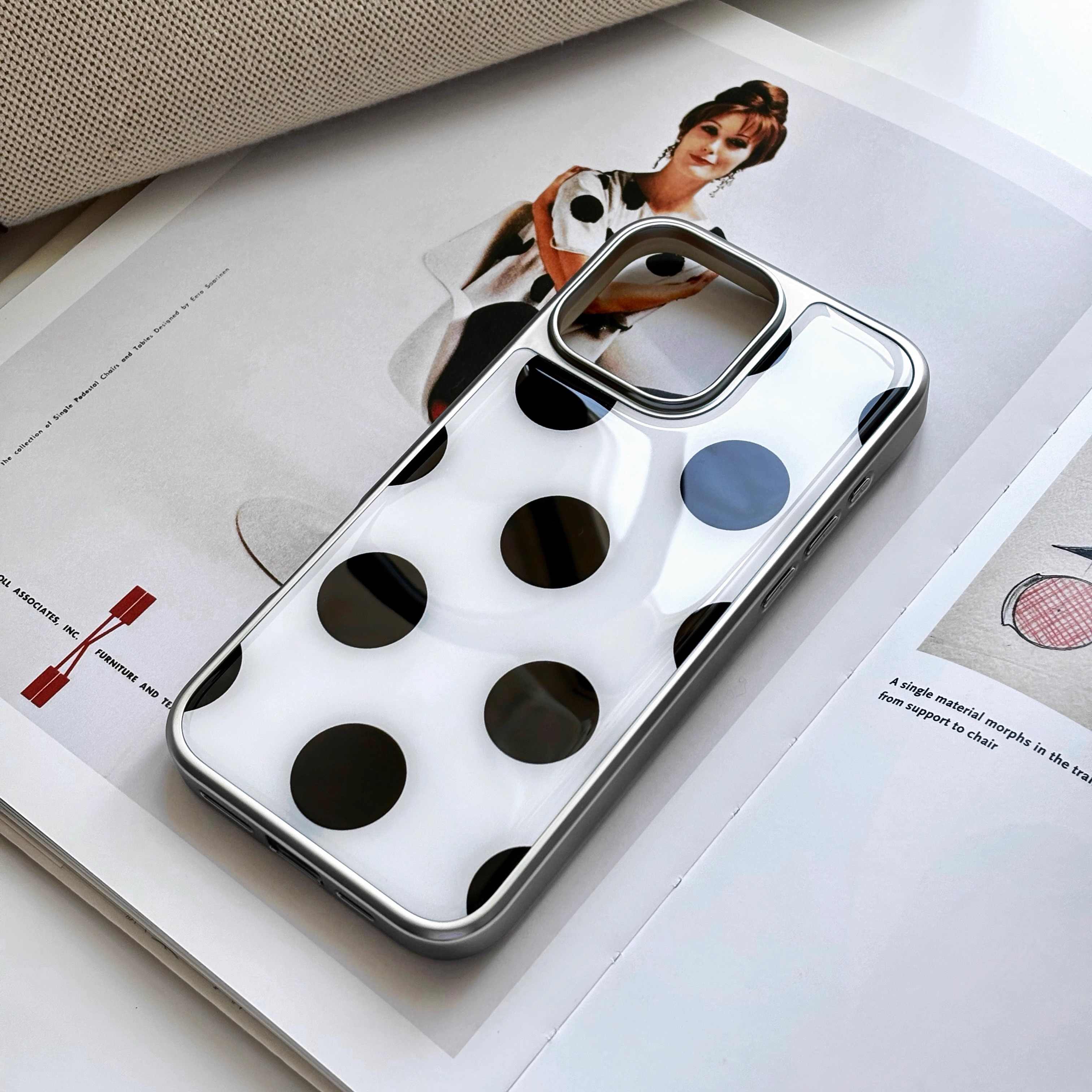 Luxury Black White Polka Dots  - Phone Cases That Charge Your Phone recension och pris